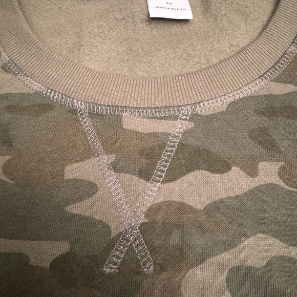 Amazon Essentials Women’s French Terry Fleece Sweatshirt - Picture 3 of 6